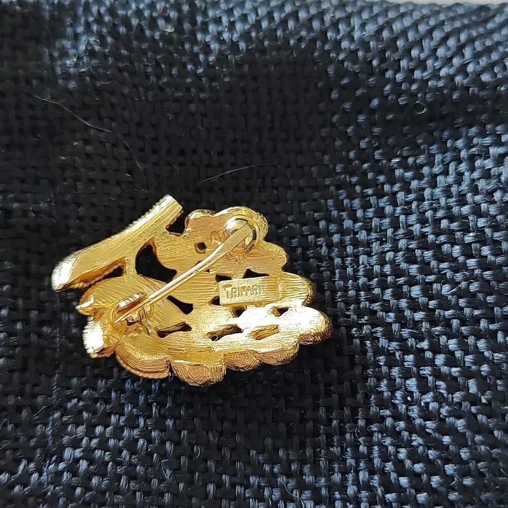 Crown Trifari Brushed Goldtone Grape Cluster Pin Brooch Vintage